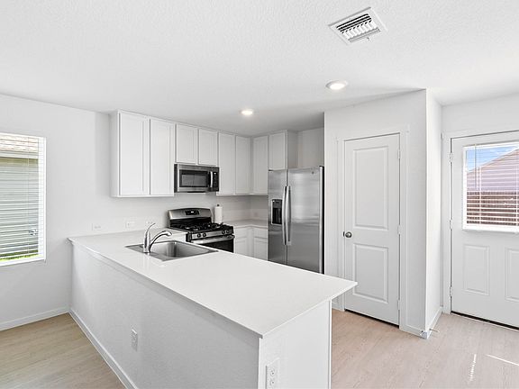 4th image of 2782 Lannister Ln