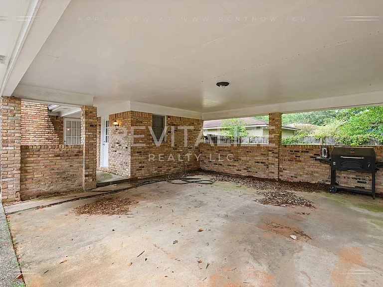 1211 Vendome Dr W — Photo 10