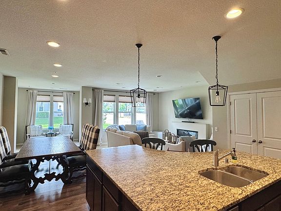5th image of 721 Wildflower Ln