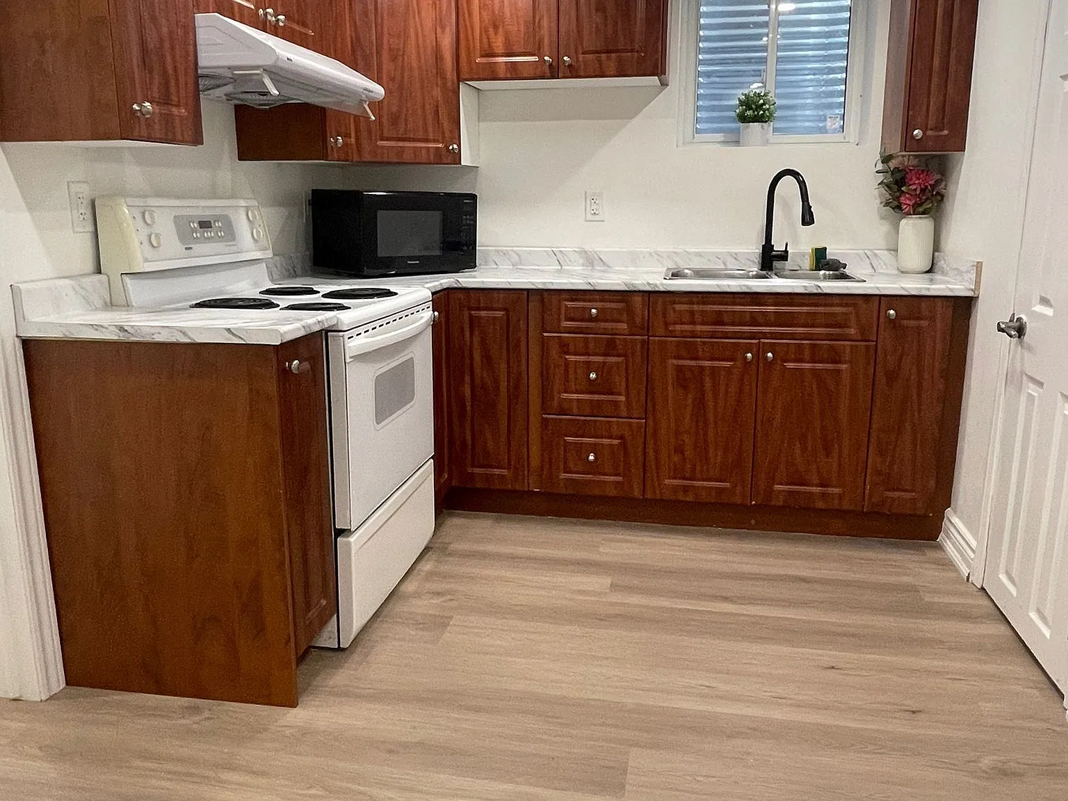 2 bed, $1,600 — Photo 4
