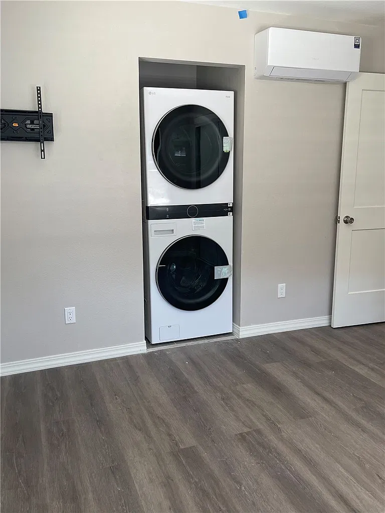 1 bed, 408 sqft, $2,200 — Photo 3