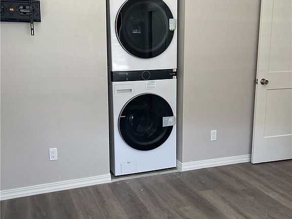 3rd image of 39559 Oak Cliff Dr