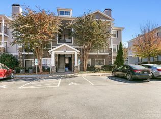900 Vista Lake Dr APT 2, Candler, NC 28715
