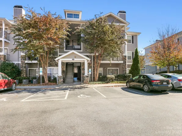 900 Vista Lake Dr APT 2, Candler, NC 28715