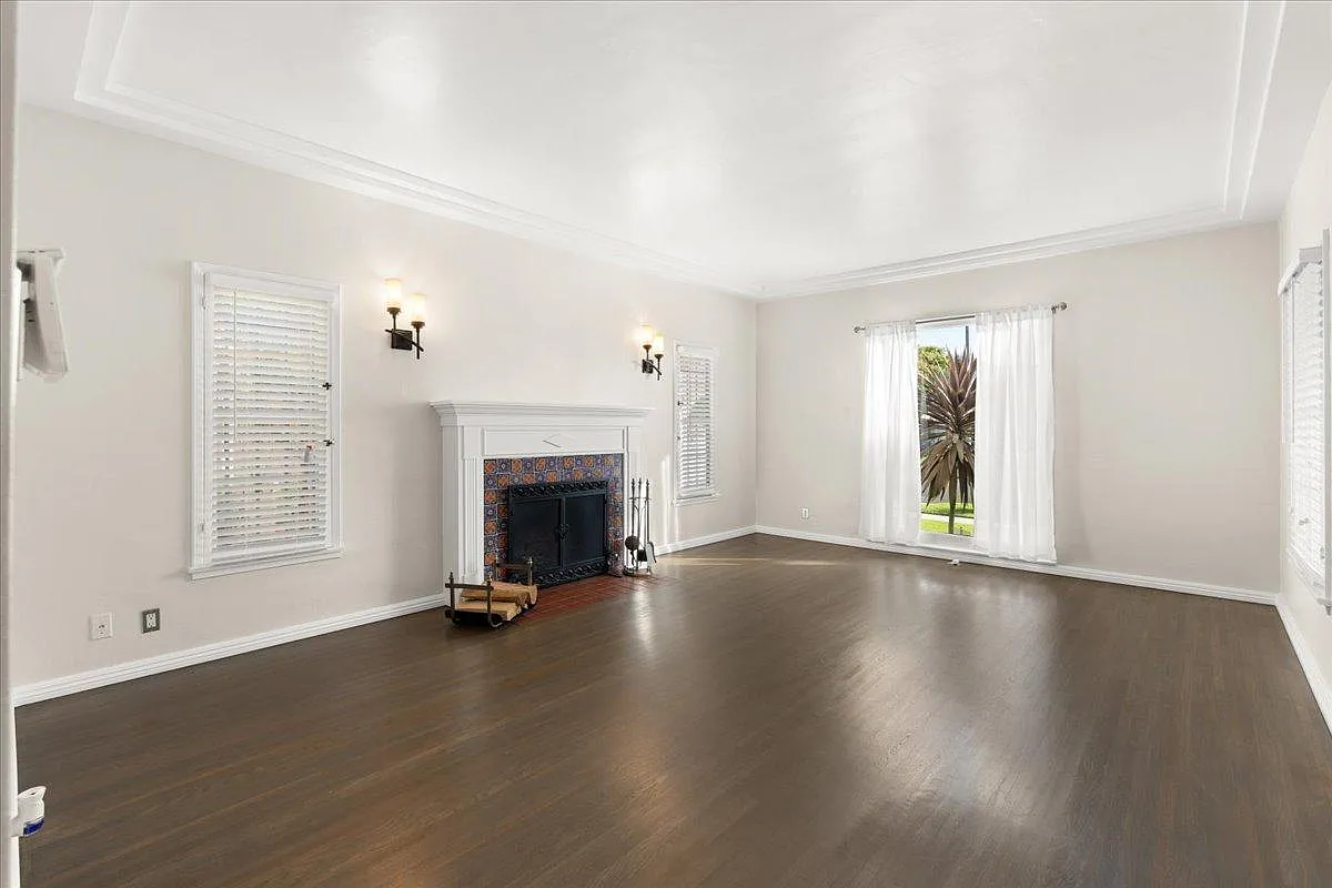 3 bed, 1.5 bath, 1780 sqft, $5,800 — Photo 1
