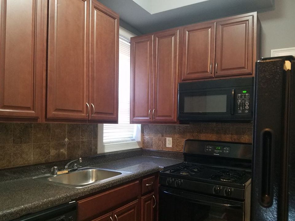 1st image of 512 40th St #3A
