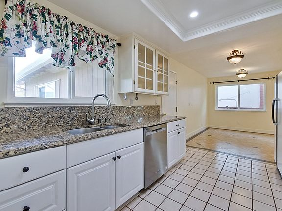 4th image of 2161 Petersburg Dr
