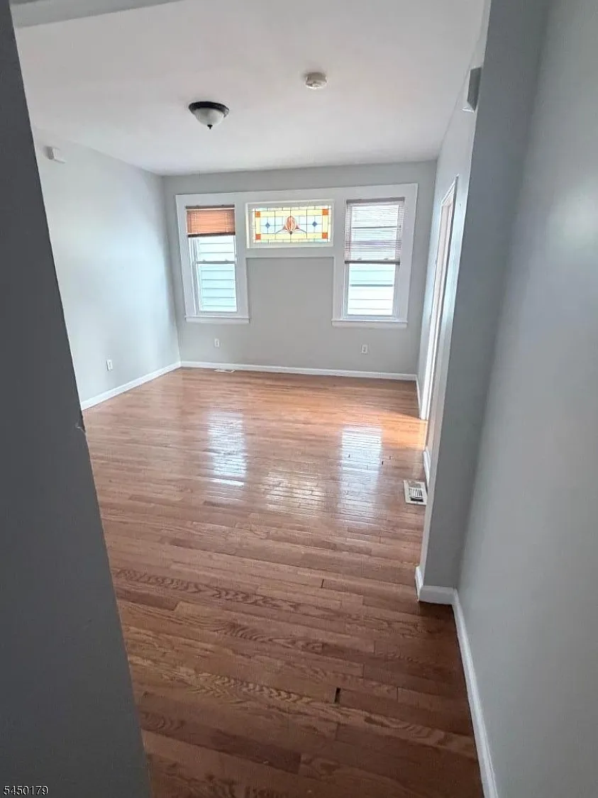 3 bed, 1.0 bath, $1,900 — Photo 3