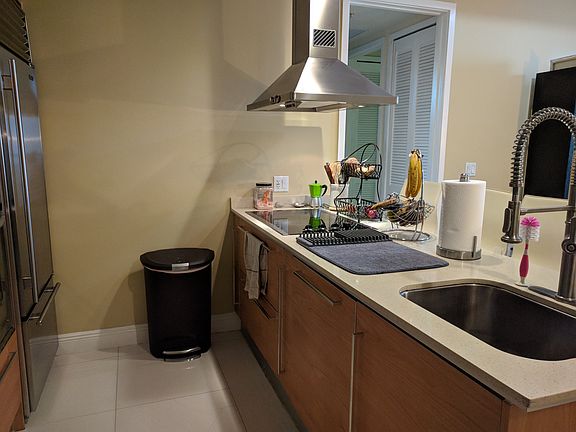 5th image of 218 SE 14th St APT Ts108