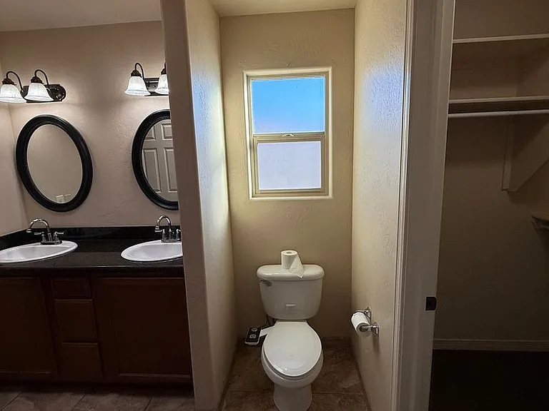 2043 Villa Napoli Loop E — Photo 34