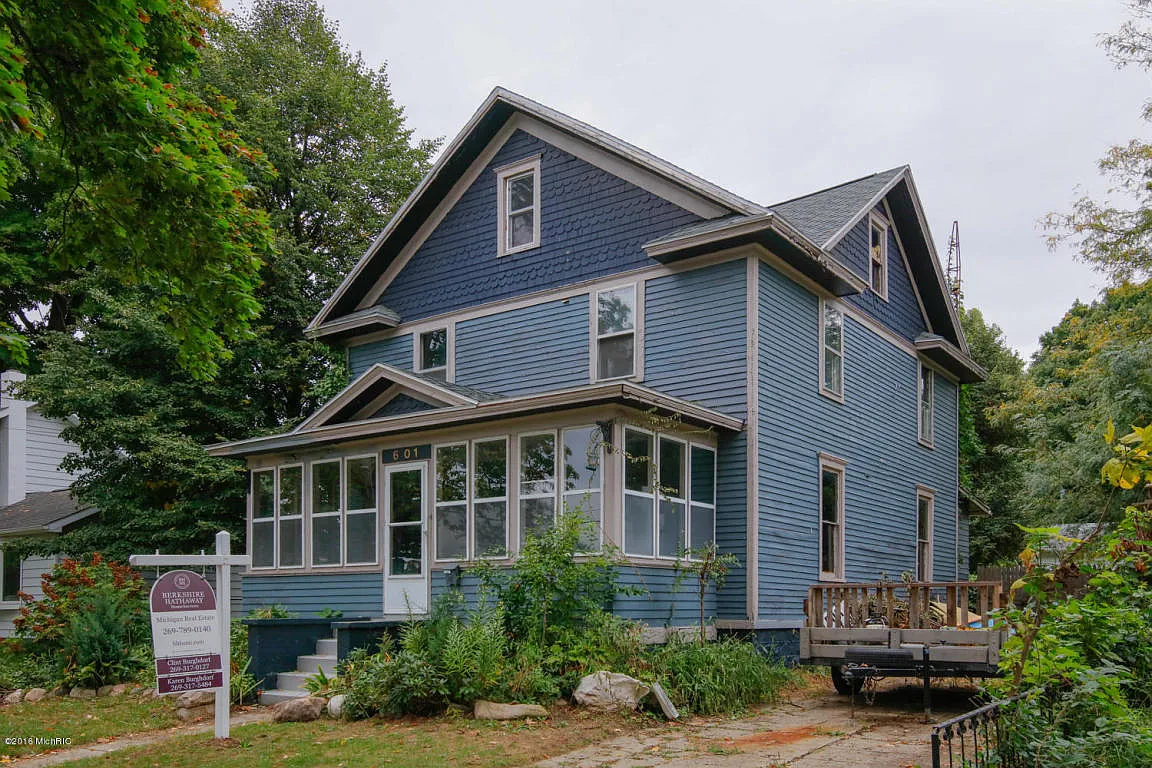 601 Division St photo 1
