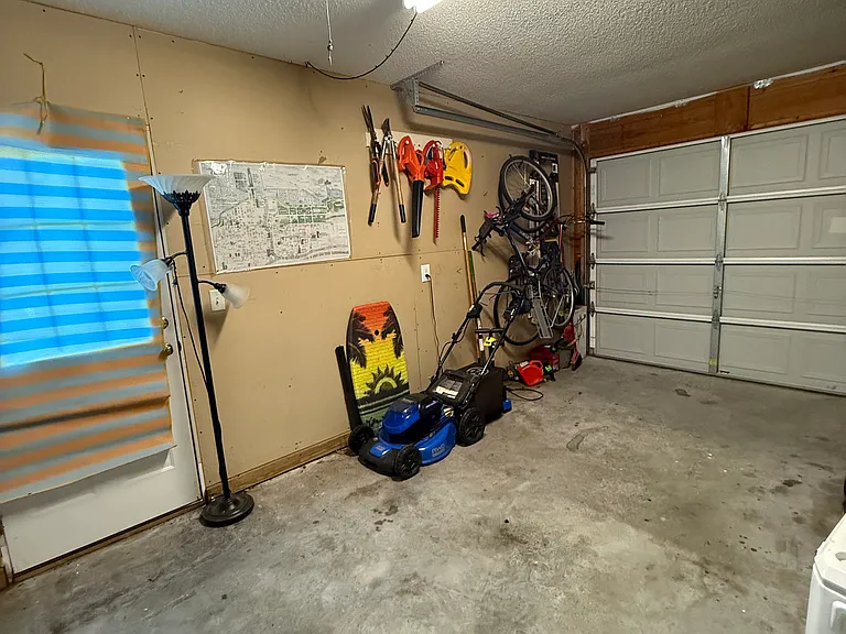 601 Tisbury Ln — Photo 40