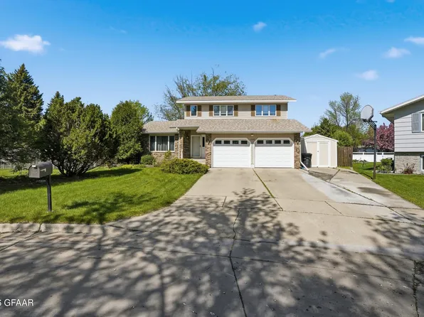 1330 Allwood Ct, Grand Forks, ND 58201