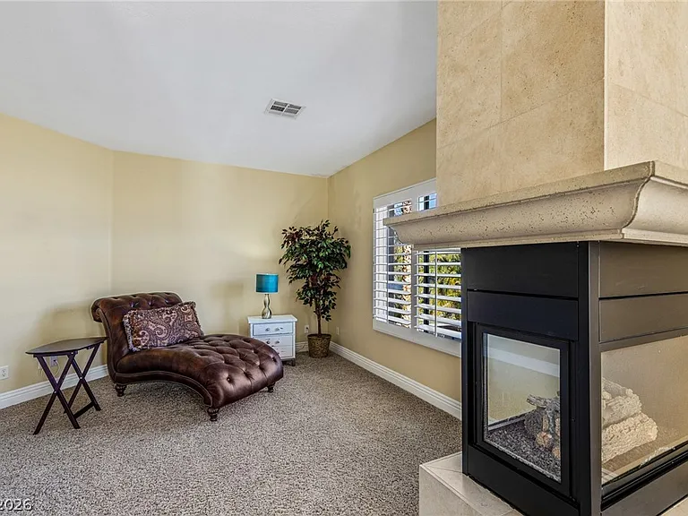 724 Pinnacle Heights Ln — Photo 32