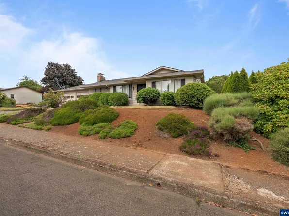 1369 34th Ave NW, Salem, OR 97304