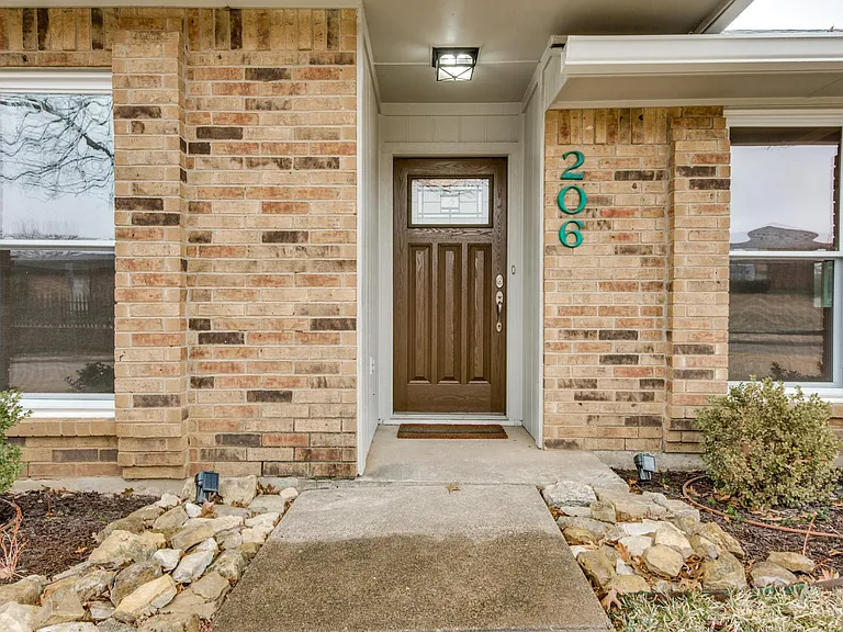 206 Barclay Ave — Photo 3