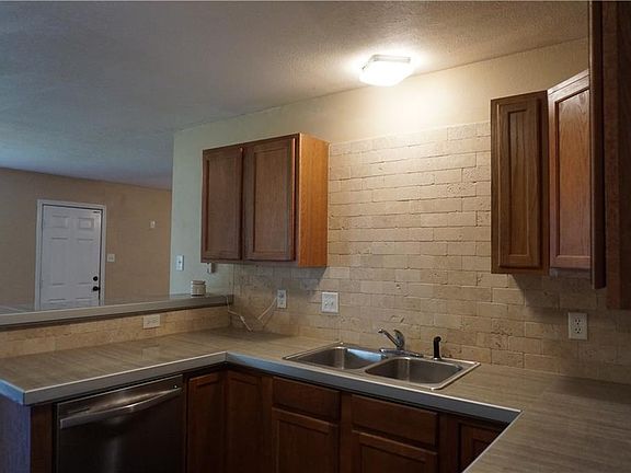 3rd image of 131 Fm 2859