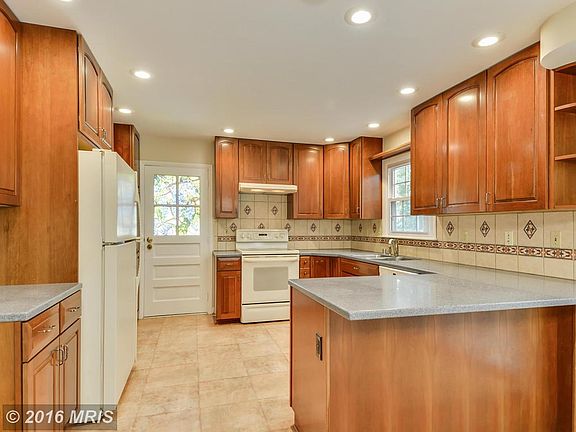 5th image of 340 W Edmonston Dr