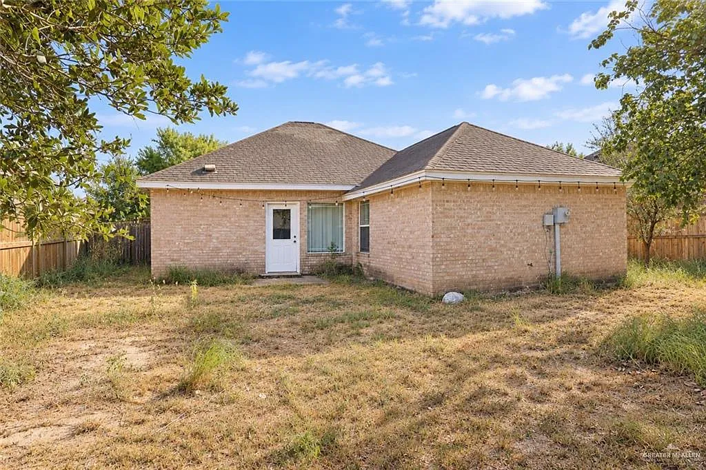 3 bed, 2.0 bath, 1228 sqft, $1,200 — Photo 3
