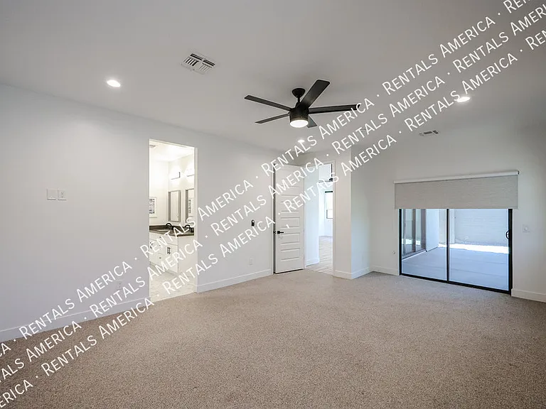 2418 E Amelia Ave — Photo 37