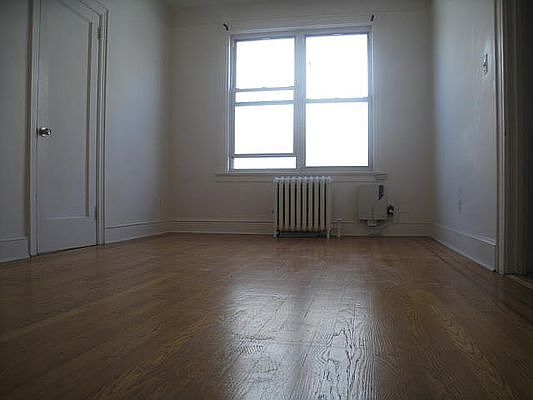 3rd image of 2325 33rd St APT 2F