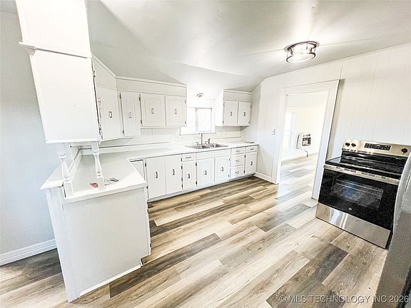 3rd image of 403 S Cimarron Ave