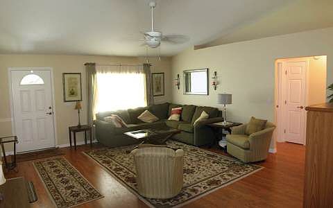 3rd image of 429 Pershing Ave