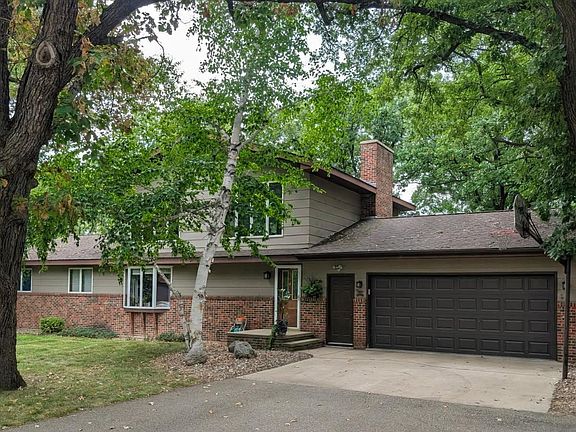 2nd image of 1201 Oak Dr