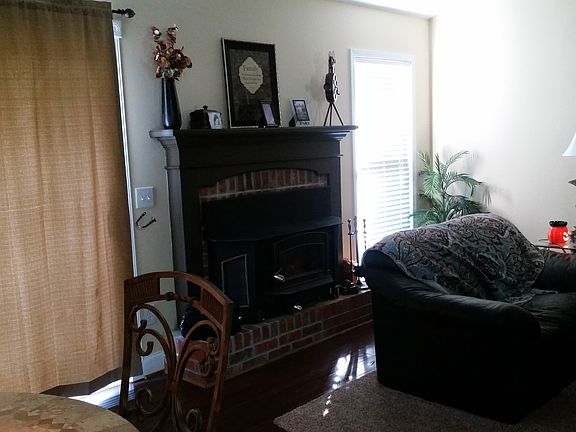 Living room with Fireplace