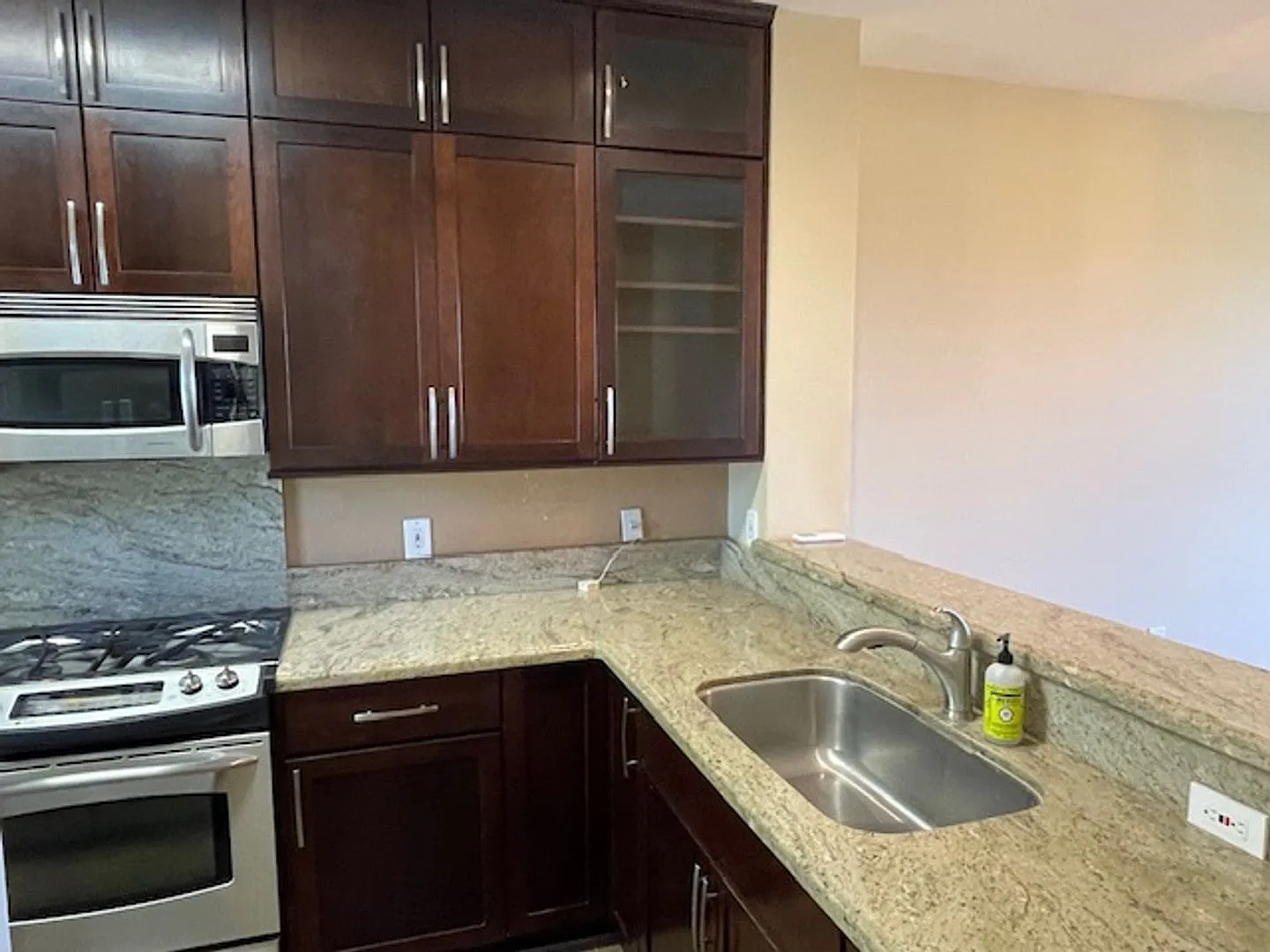 Golf Course Views! Upgraded: 2 bed/ 2 bath/ 2 parking — Photo 4