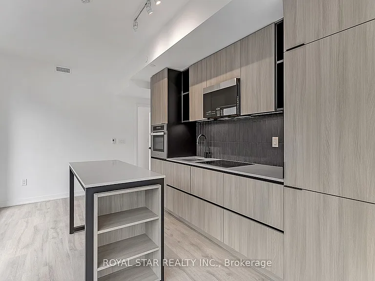 2 Augusta Ave #Penthouse 04 — Photo 15
