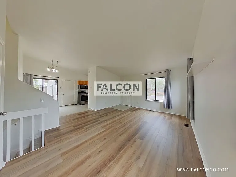 1910 Whitehorn Dr N — Photo 2