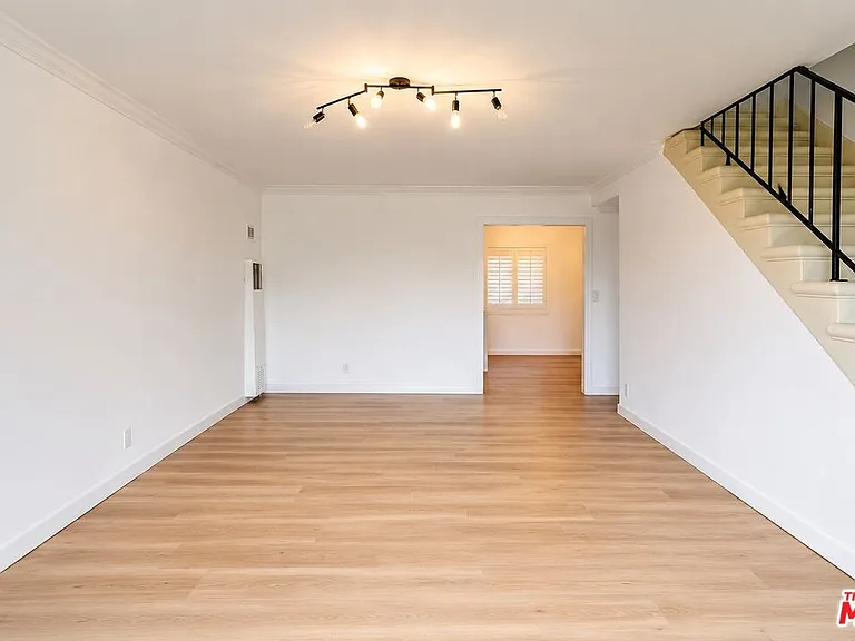 929 Idaho Ave #6 — Photo 3
