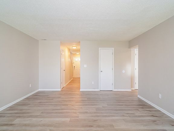 5th image of 8336 Country Creek Dr