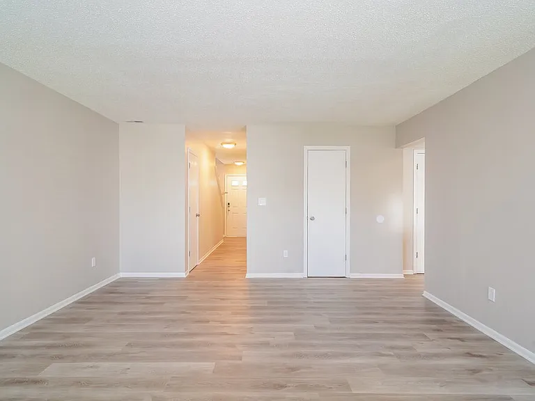 8336 Country Creek Dr — Photo 5