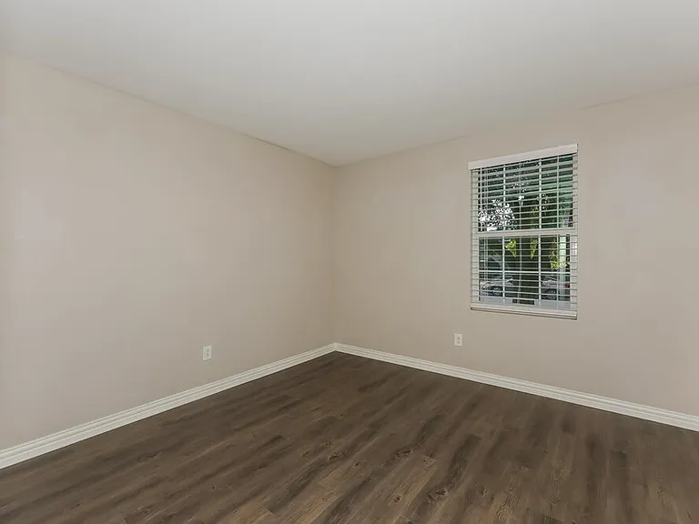 573 Creekbend St — Photo 12