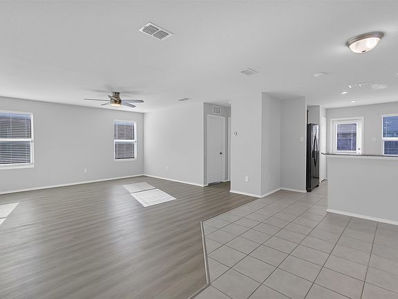 5th image of 1063 Spofford Dr