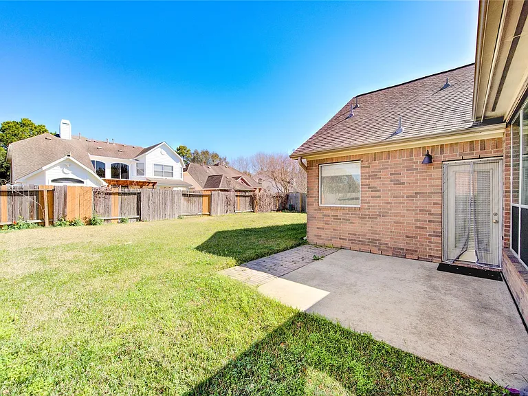 22514 Jutewood Ln — Photo 3