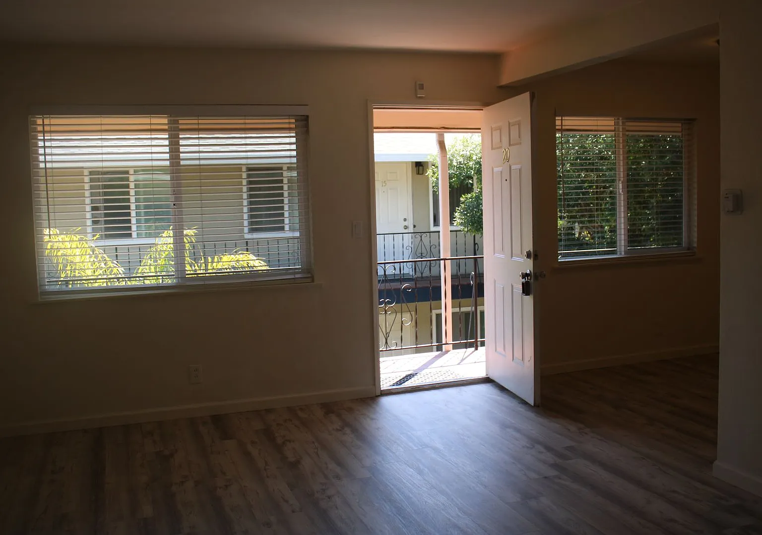 1786 The Alameda — Photo 4