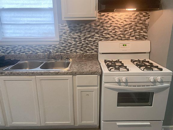 4th image of 419 W Bluebird St