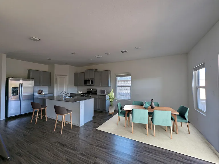 Open kitchen with dinning area