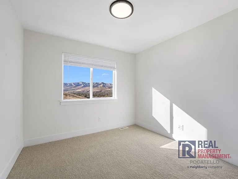 1727 Ammon St — Photo 15
