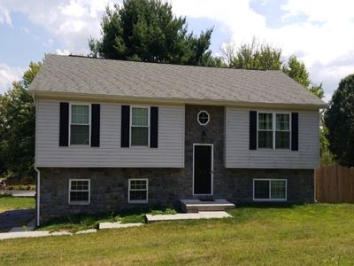 11 Signal Ave, Hedgesville, WV 25427