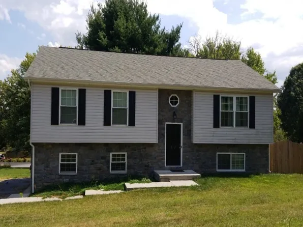 11 Signal Ave, Hedgesville, WV 25427