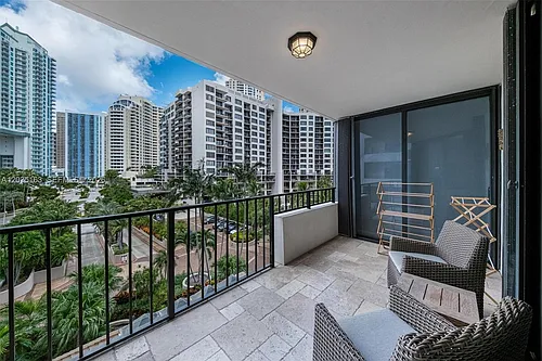 520 Brickell Key Dr Photo 1