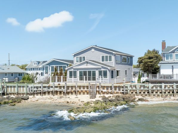 4235 Camp Mineola Rd, Mattituck, NY 11952