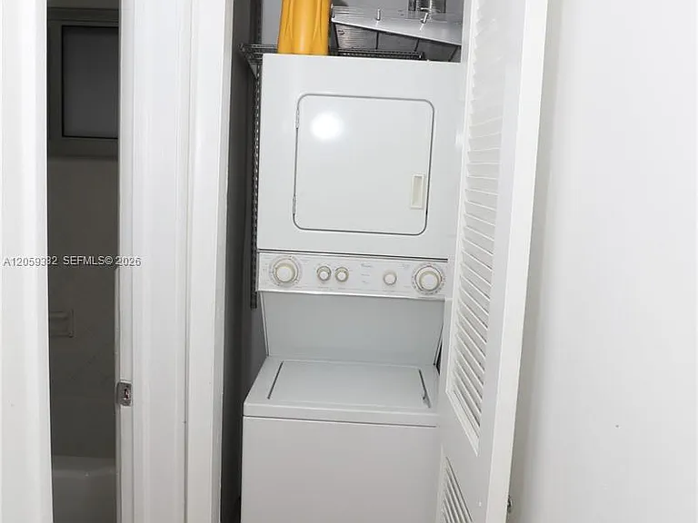 215 Antilla Ave #4 — Photo 9