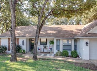 1008 Lakeview Dr, Azle, TX 76020