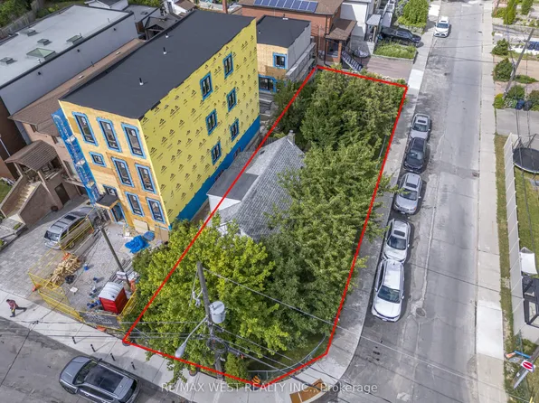 48 Ennerdale Rd, Toronto, ON M6E 4C3