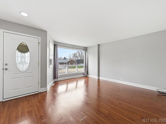 4th image of 101 Hickory Dr
